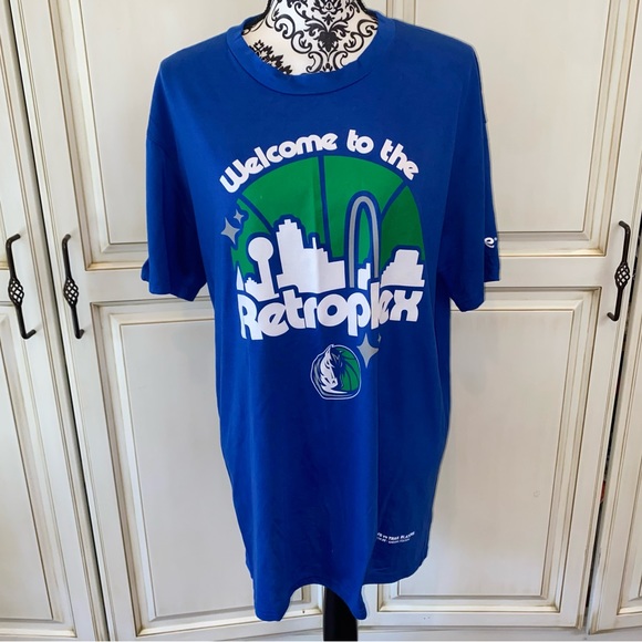 Dallas Mavericks Size XL Blue 2022 City Edition Retroplex Short Sleeve Shirt - Picture 8 of 14